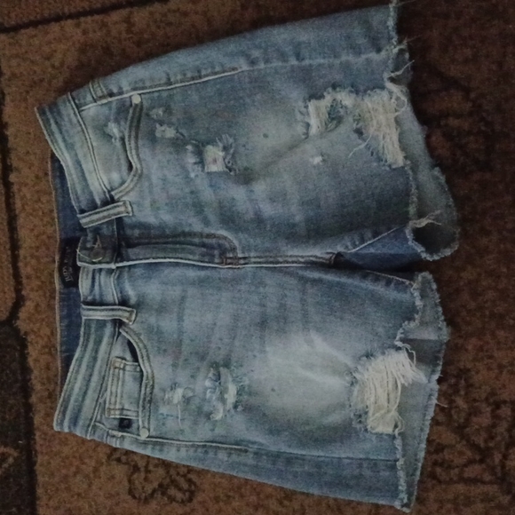 Shorts - Picture 2 of 3